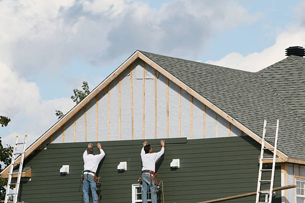 Professional Siding technician working in Junction City, KY